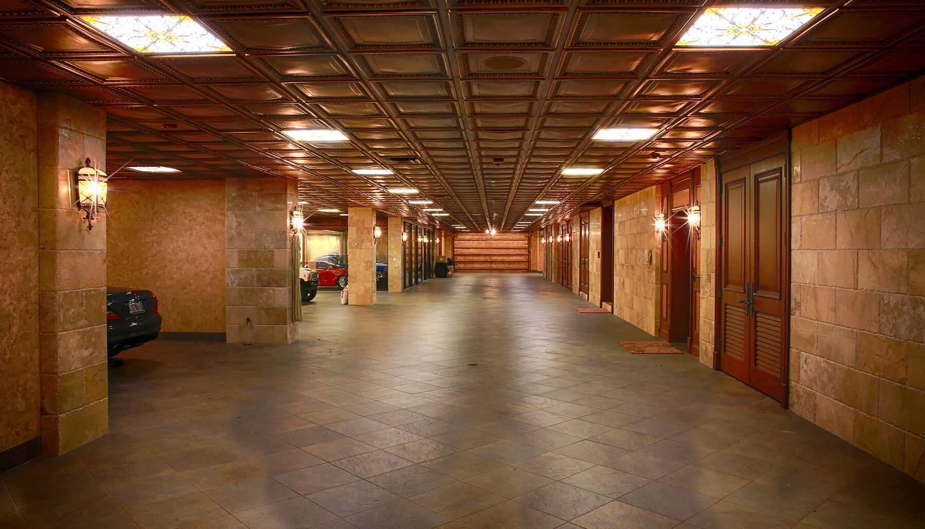 Spacious garage for all your cars