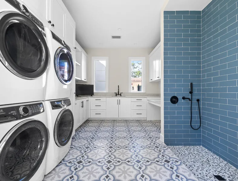 large full bathroom/ mud room with washer and dryer