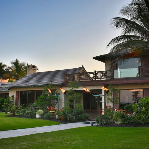 beautiful look at a palm beach home at sundown